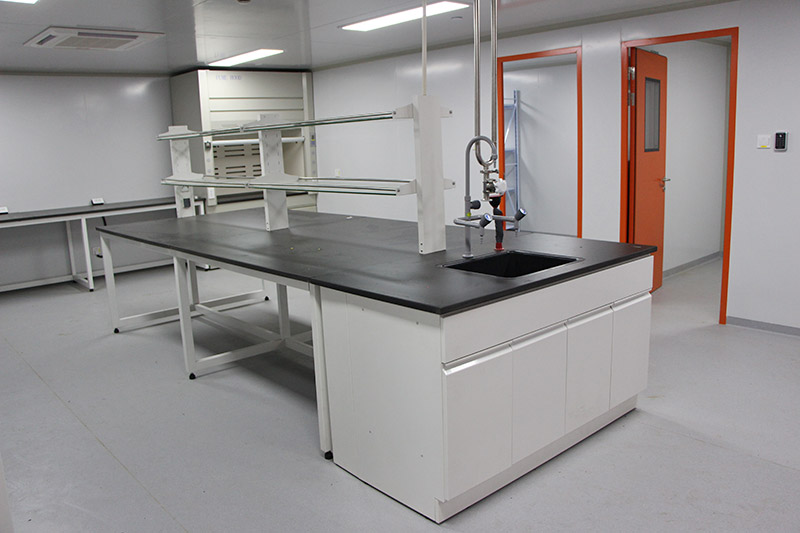 潔凈實(shí)驗(yàn)室的實(shí)驗(yàn)臺建設(shè)應(yīng)注意哪些問題